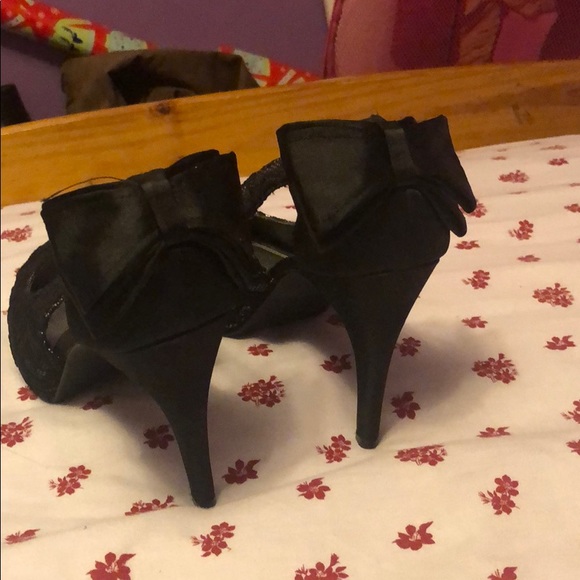Lacey high heels with black bow in the back - Picture 2 of 3
